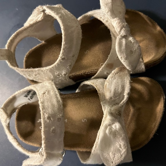 Toddler size 5 sandals - Picture 2 of 2